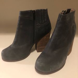 Kerr Frey Campbell 7.5 charcoal ankle boots